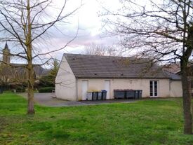 Vue arrière de la salle des fêtes